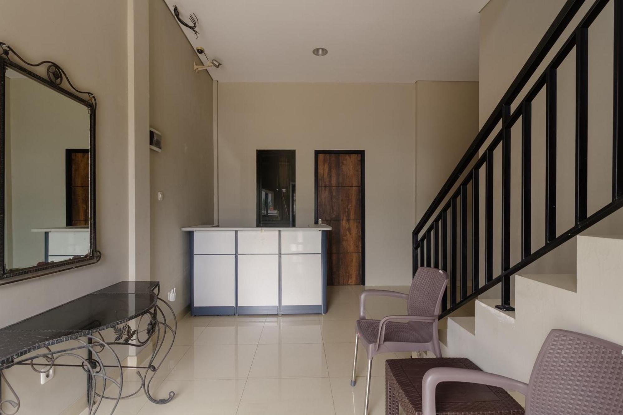 Reddoorz Near Puri Indah Mall Yakarta Exterior foto
